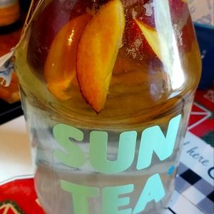 Sun tea container